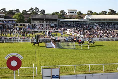 Stratford Racecourse Guide & Fixtures .